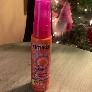 Amika mini the wizard silicone-free detangling primer